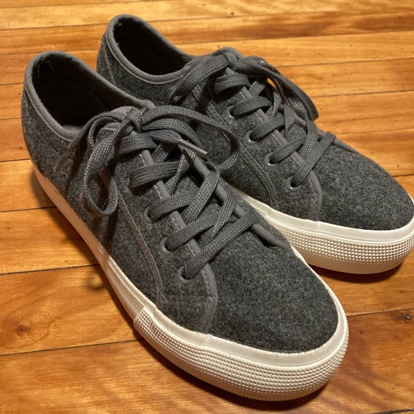 New! Just Fab First Timer platform sneaker - Picture 4 of 9